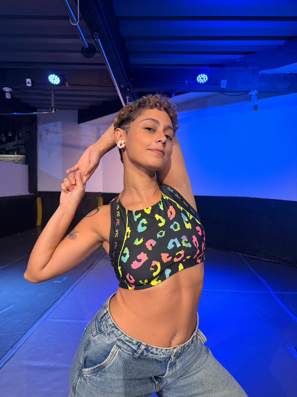 Tatiane Mello dançando Jazz Funk no estúdio